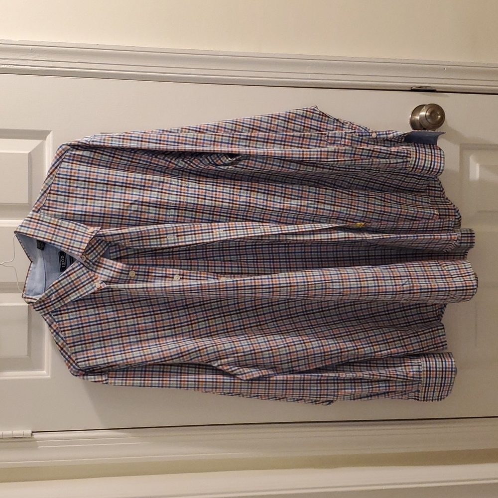 IZOD xlt no tears, holes or missing buttons